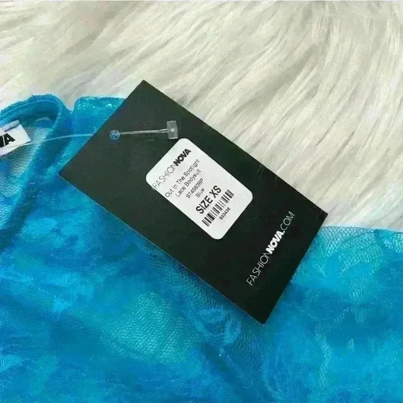 Fashion Nova Out In The Spotlight Blue Lace Bodysuit XS NWT - Picture 4 of 10